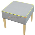 Puf PROSTY z lamówką 50 x 50 cm